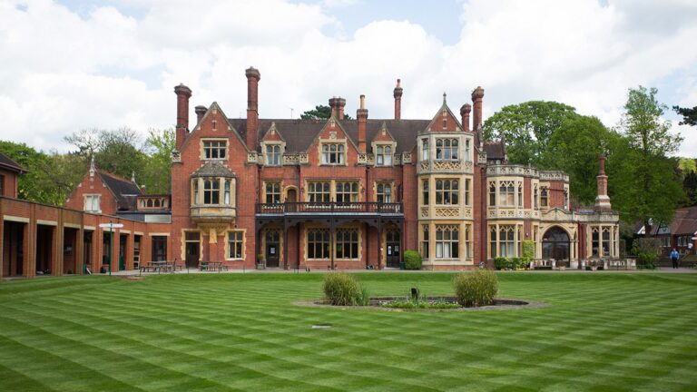 Từ Earlscliffe tới thánh đường Oxford – cánh cửa tới Đại học số 1 thế giới